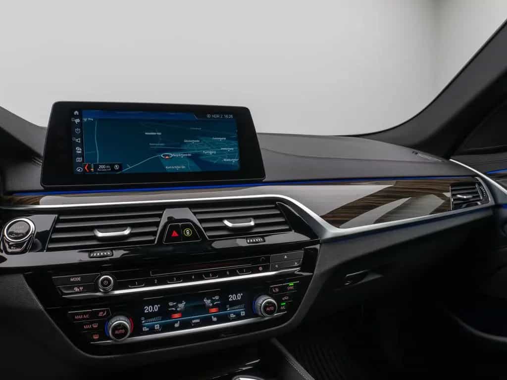 BMW 5 Series 540i xD Luxury Line Kamera HUD HiFi Komfort AHK 04/2018-photo-21
