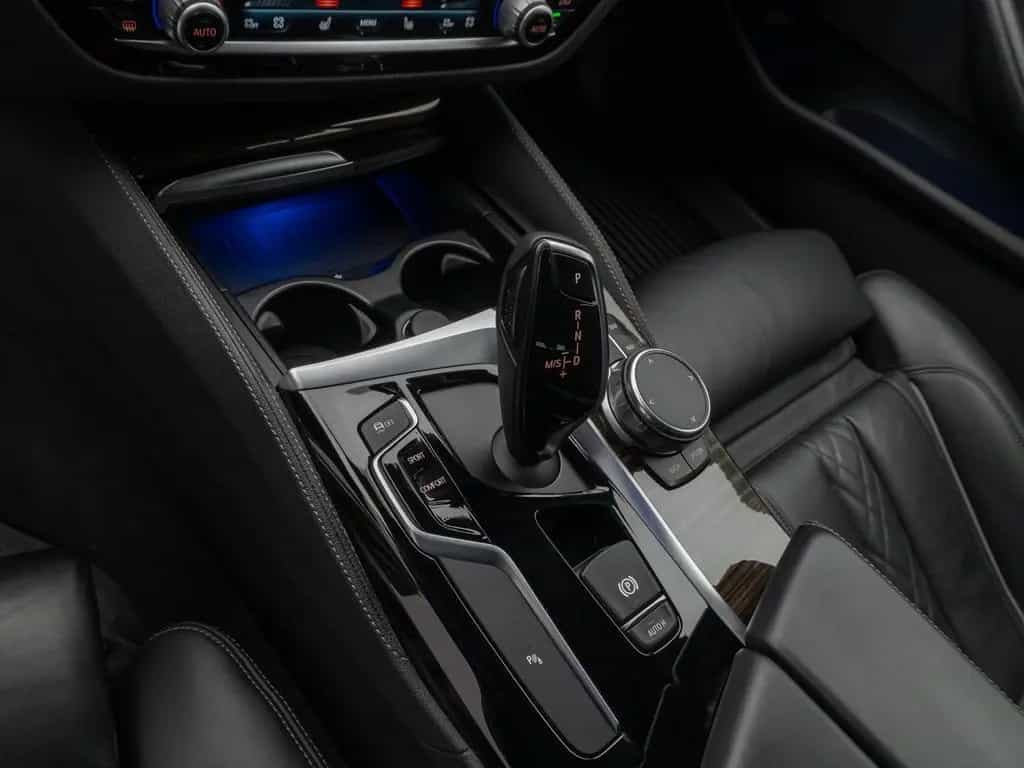 BMW 5 Series 540i xD Luxury Line Kamera HUD HiFi Komfort AHK 04/2018-photo-22