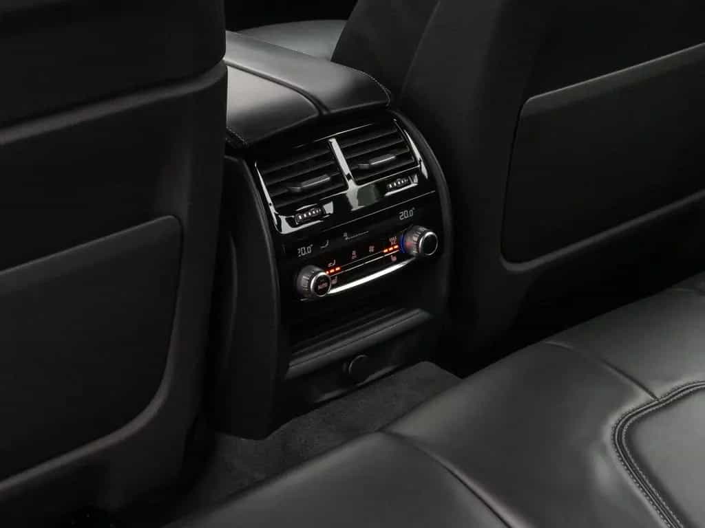 BMW 5 Series 540i xD Luxury Line Kamera HUD HiFi Komfort AHK 04/2018-photo-29