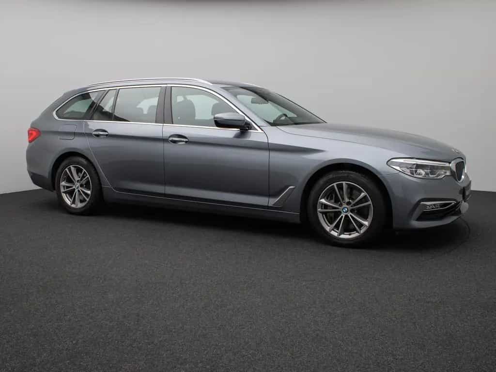 BMW 5 Series 540i xD Luxury Line Kamera HUD HiFi Komfort AHK 04/2018-photo-3