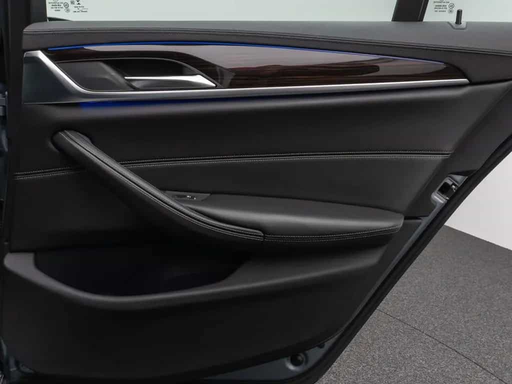 BMW 5 Series 540i xD Luxury Line Kamera HUD HiFi Komfort AHK 04/2018-photo-31