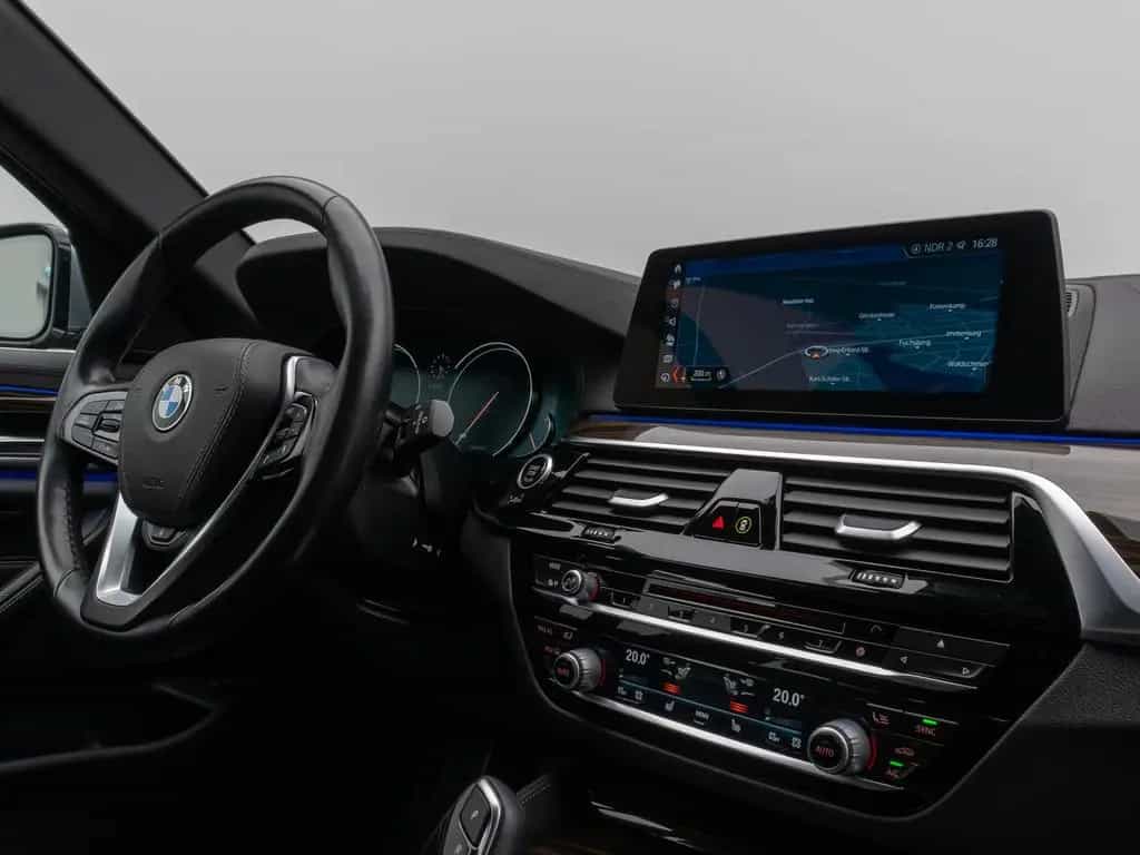 BMW 5 Series 540i xD Luxury Line Kamera HUD HiFi Komfort AHK 04/2018-photo-36