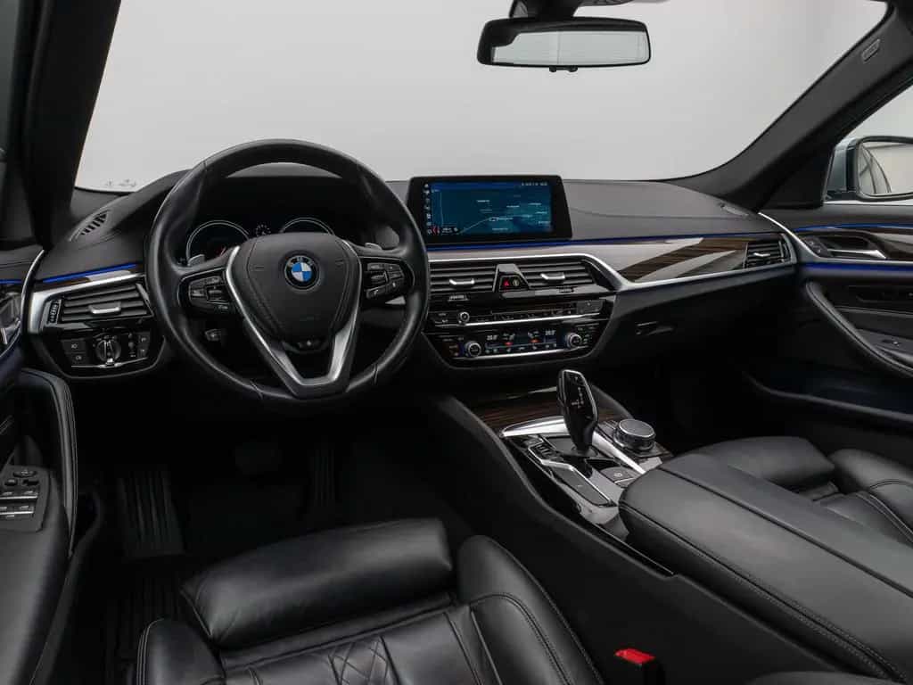 BMW 5 Series 540i xD Luxury Line Kamera HUD HiFi Komfort AHK 04/2018-photo-37