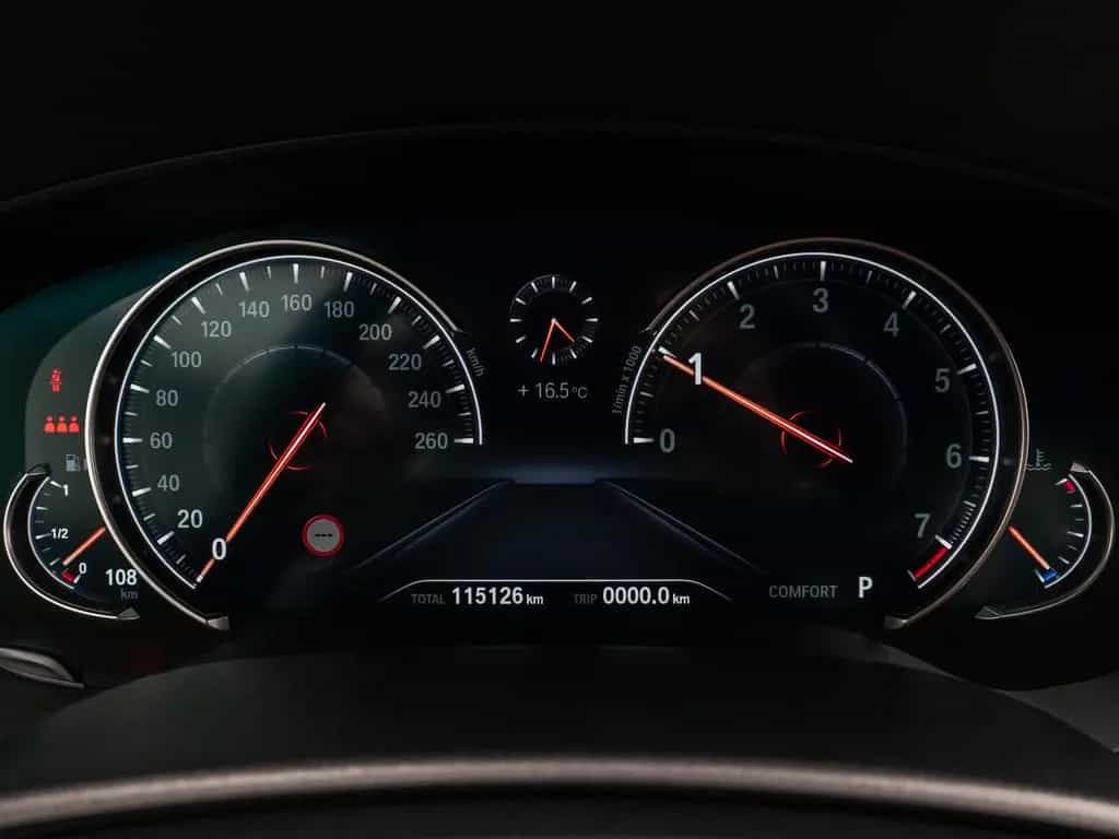 BMW 5 Series 540i xD Luxury Line Kamera HUD HiFi Komfort AHK 04/2018-photo-40