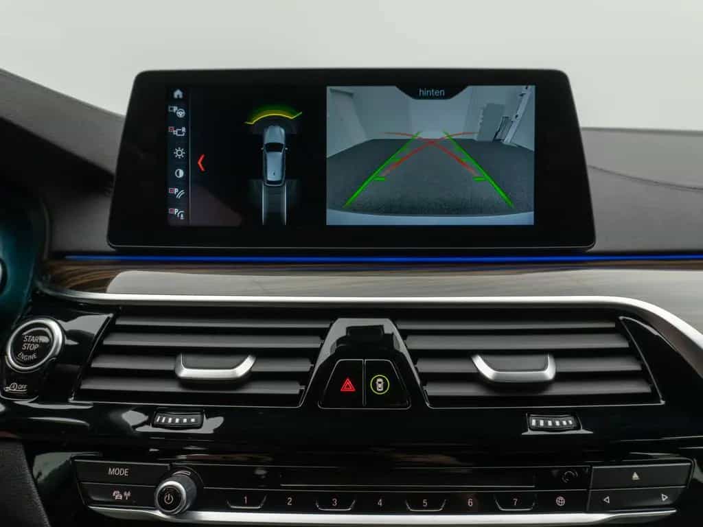 BMW 5 Series 540i xD Luxury Line Kamera HUD HiFi Komfort AHK 04/2018-photo-41