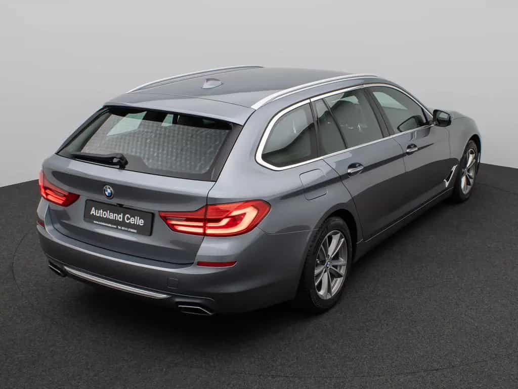BMW 5 Series 540i xD Luxury Line Kamera HUD HiFi Komfort AHK 04/2018-photo-6
