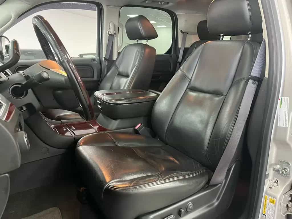 Cadillac Escalade 6,2l V8/EU-Modell/6-Sitzer/TÜV 2027/AHK 01/2010-photo-11