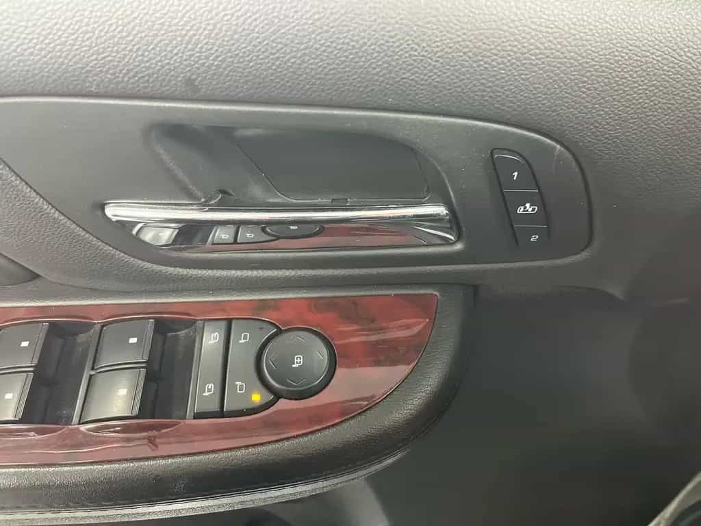 Cadillac Escalade 6,2l V8/EU-Modell/6-Sitzer/TÜV 2027/AHK 01/2010-photo-16