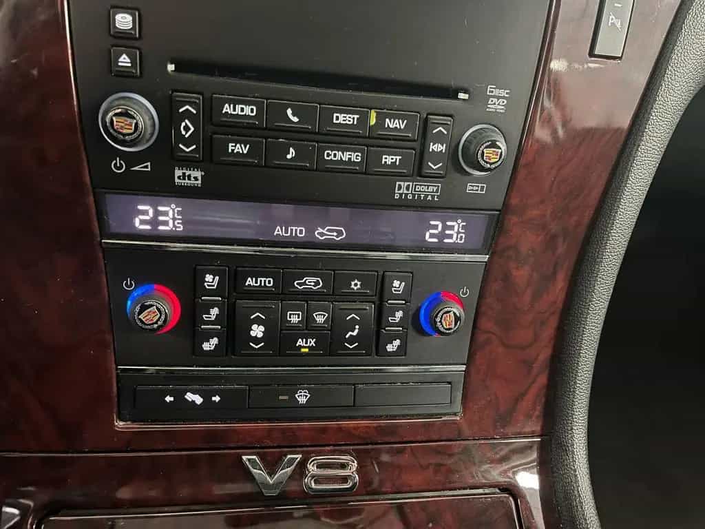 Cadillac Escalade 6,2l V8/EU-Modell/6-Sitzer/TÜV 2027/AHK 01/2010-photo-19