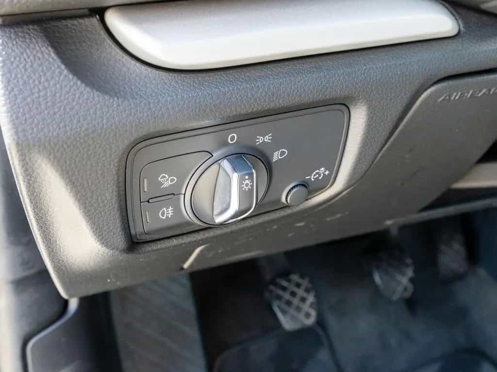 Audi A3 Limousine 1.5 TFSI Xenon Navi PDC SHZ AHK 08/2017-photo-16