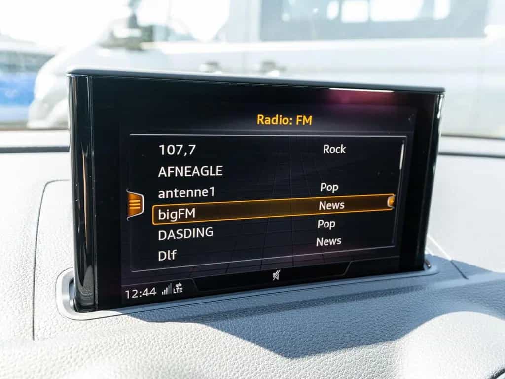 Audi A3 Limousine 1.5 TFSI Xenon Navi PDC SHZ AHK 08/2017-photo-18