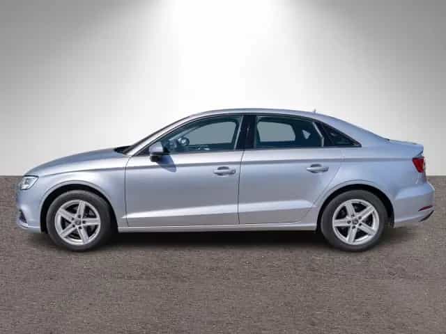 Audi A3 Limousine 1.5 TFSI Xenon Navi PDC SHZ AHK 08/2017-photo-3