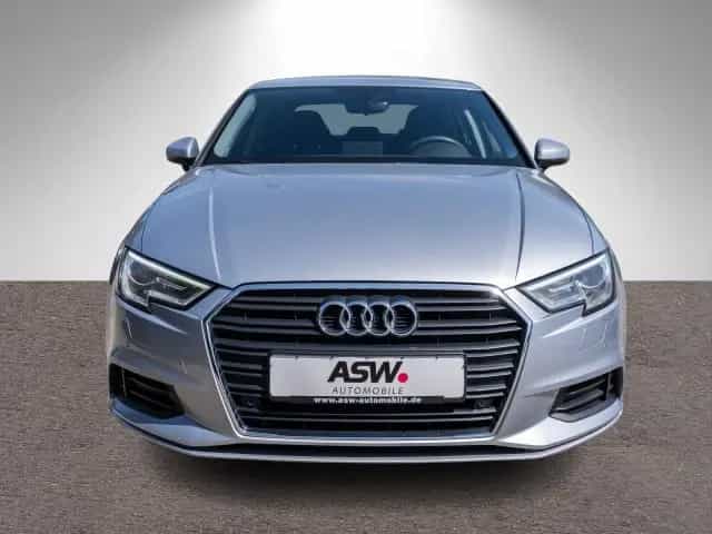 Audi A3 Limousine 1.5 TFSI Xenon Navi PDC SHZ AHK 08/2017-photo-4