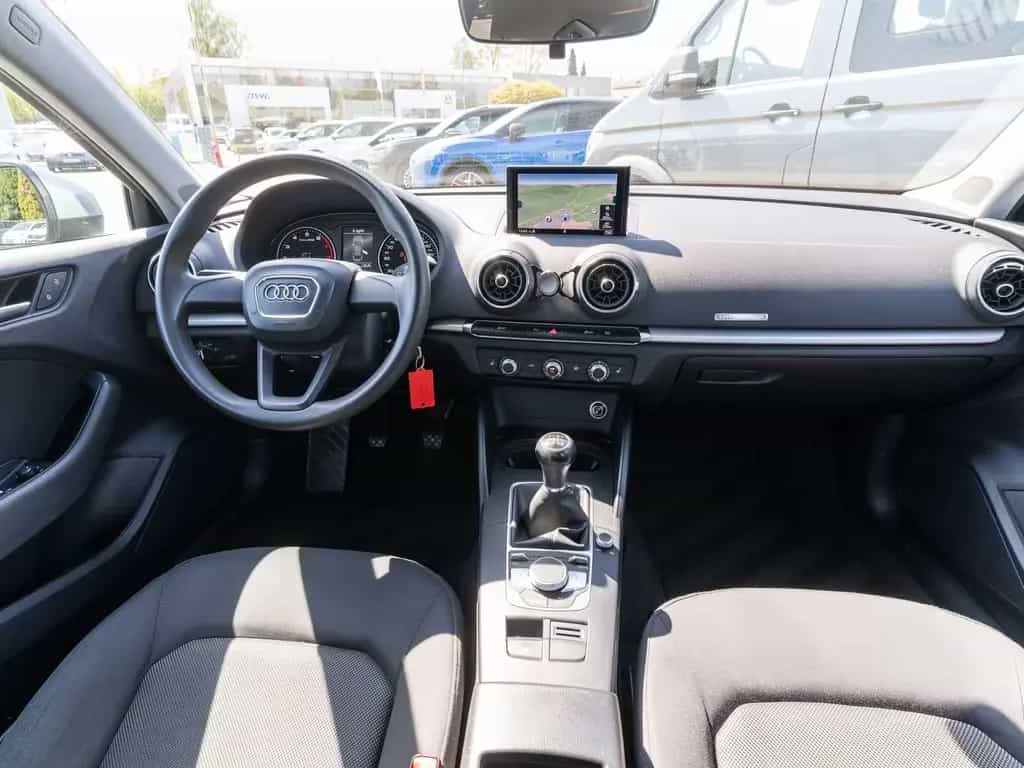 Audi A3 Limousine 1.5 TFSI Xenon Navi PDC SHZ AHK 08/2017-photo-6