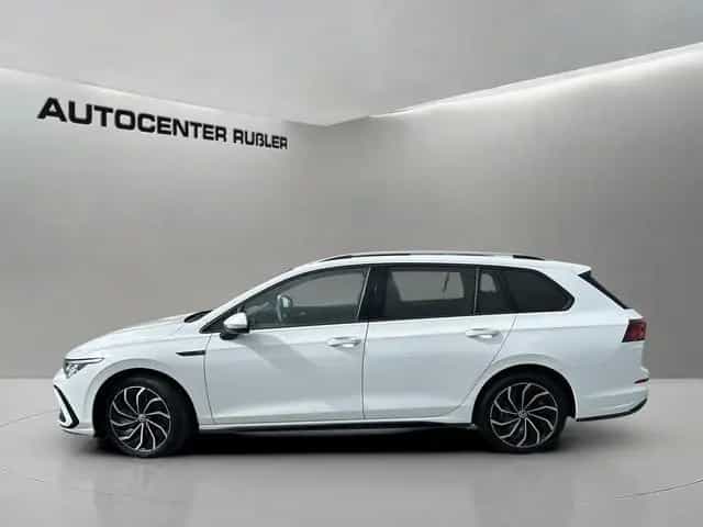 Volkswagen Golf VIII Variant R-Line Matrix Pano AHK DCC 08/2022-photo-1