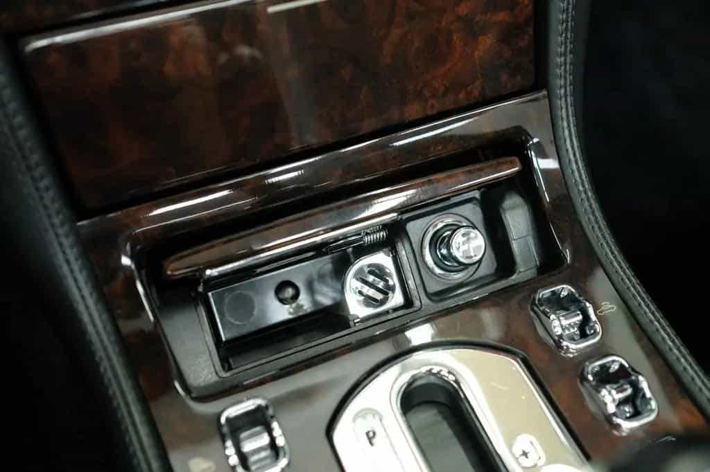 Bentley Azure /BEWERTUNG NOTE 2+/SERVICE 12.000€/HISTORIE 07/2008-photo-21