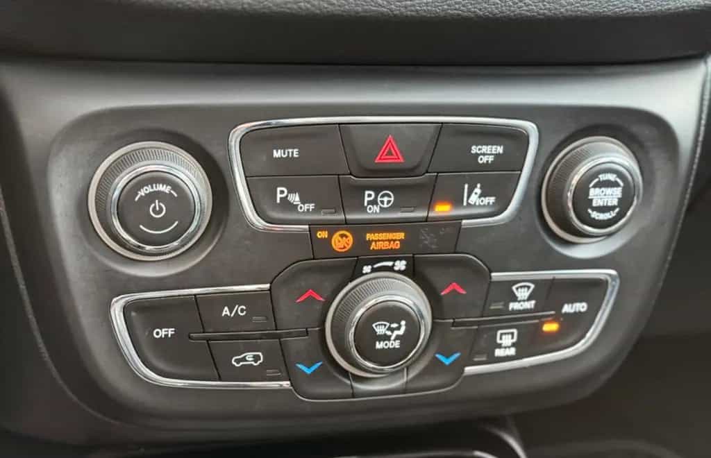 Jeep Compass Limited ACC Pano Len.HZ Kamera Unfallfr. 12/2019-photo-17