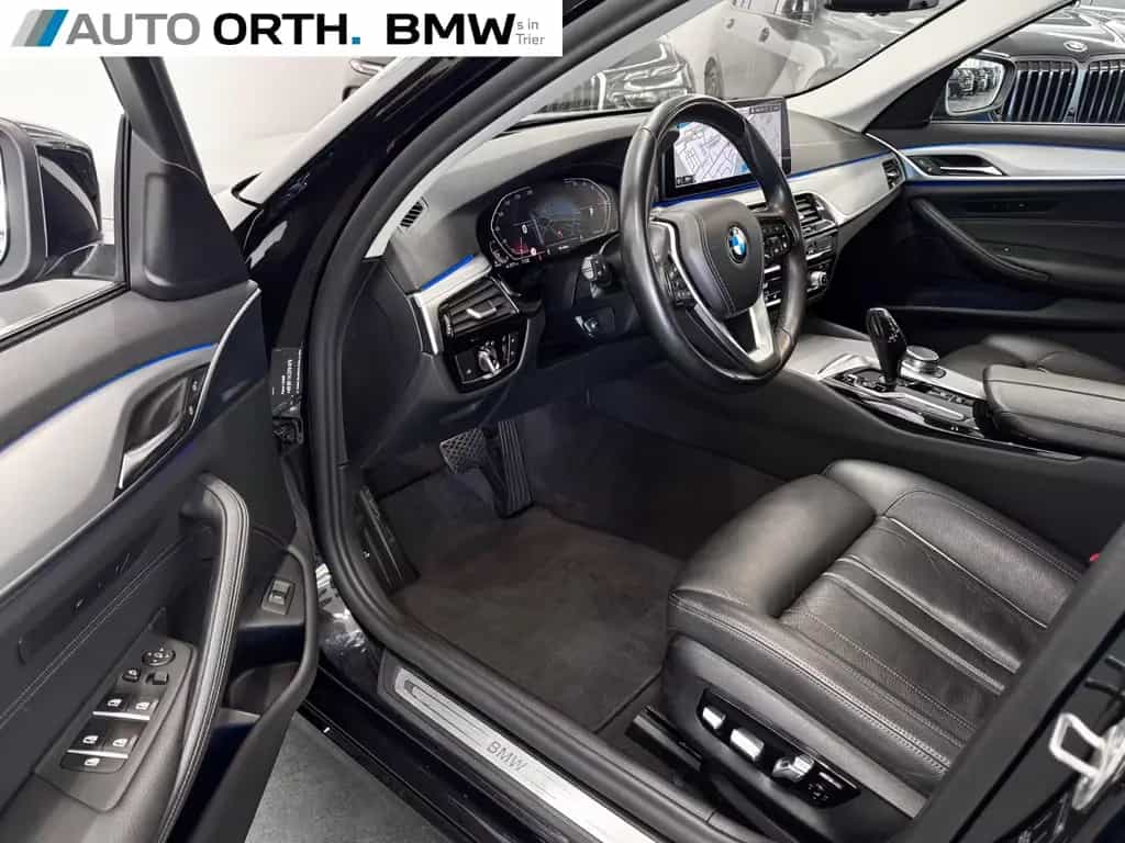 BMW 520 d Touring AUT. LEDER PANO HUD KOMF.SITZE AHK 04/2021-photo-10