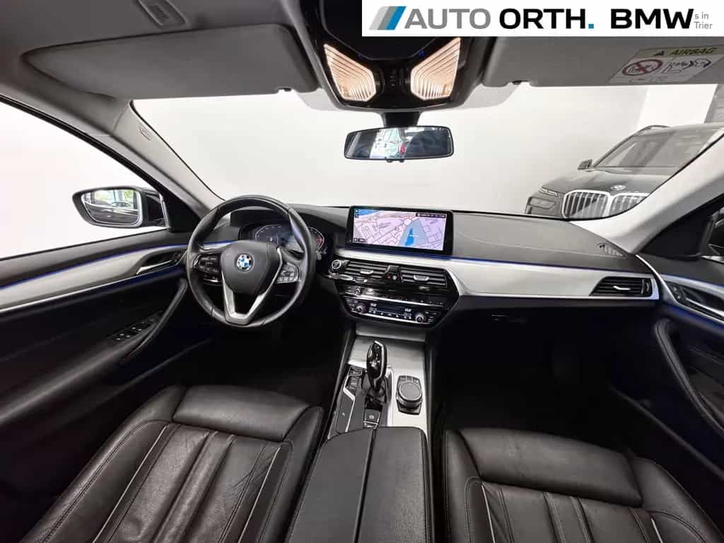 BMW 520 d Touring AUT. LEDER PANO HUD KOMF.SITZE AHK 04/2021-photo-12