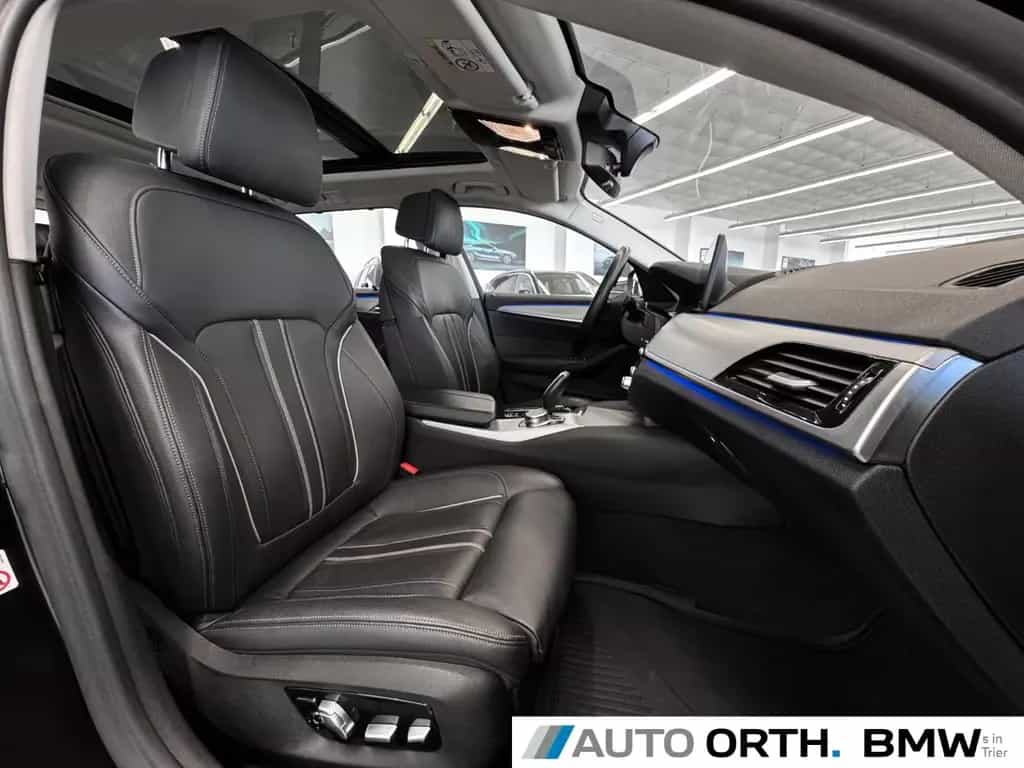 BMW 520 d Touring AUT. LEDER PANO HUD KOMF.SITZE AHK 04/2021-photo-13