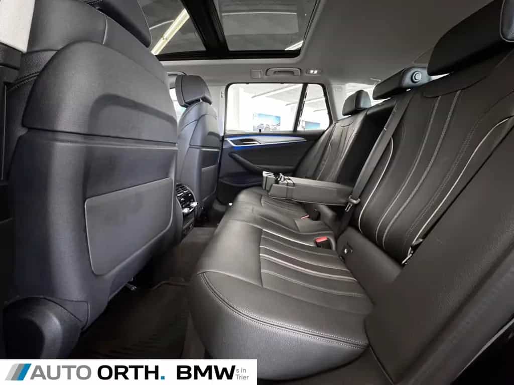 BMW 520 d Touring AUT. LEDER PANO HUD KOMF.SITZE AHK 04/2021-photo-16