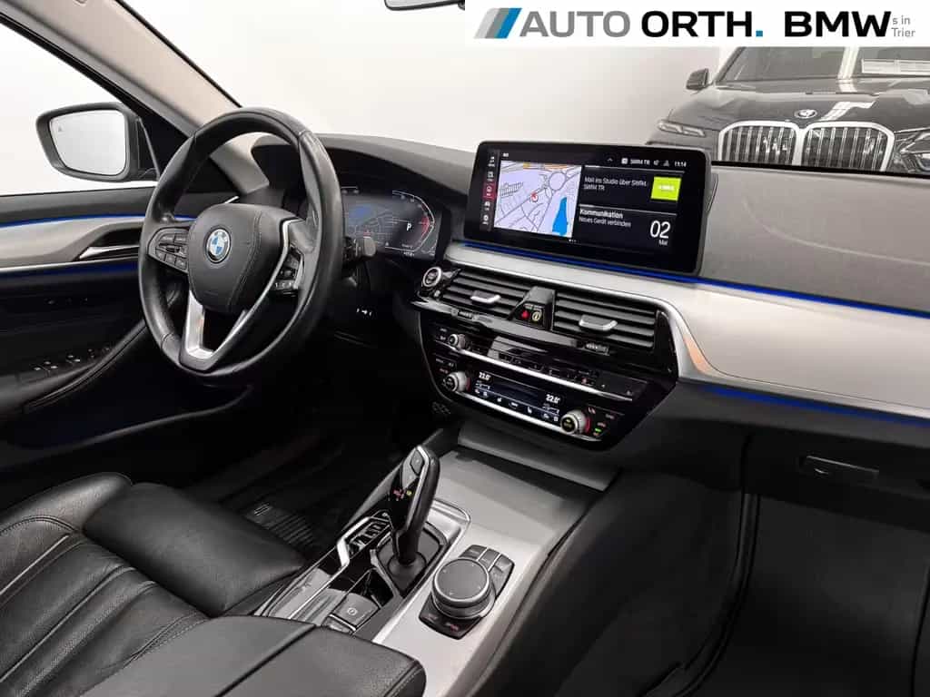 BMW 520 d Touring AUT. LEDER PANO HUD KOMF.SITZE AHK 04/2021-photo-18