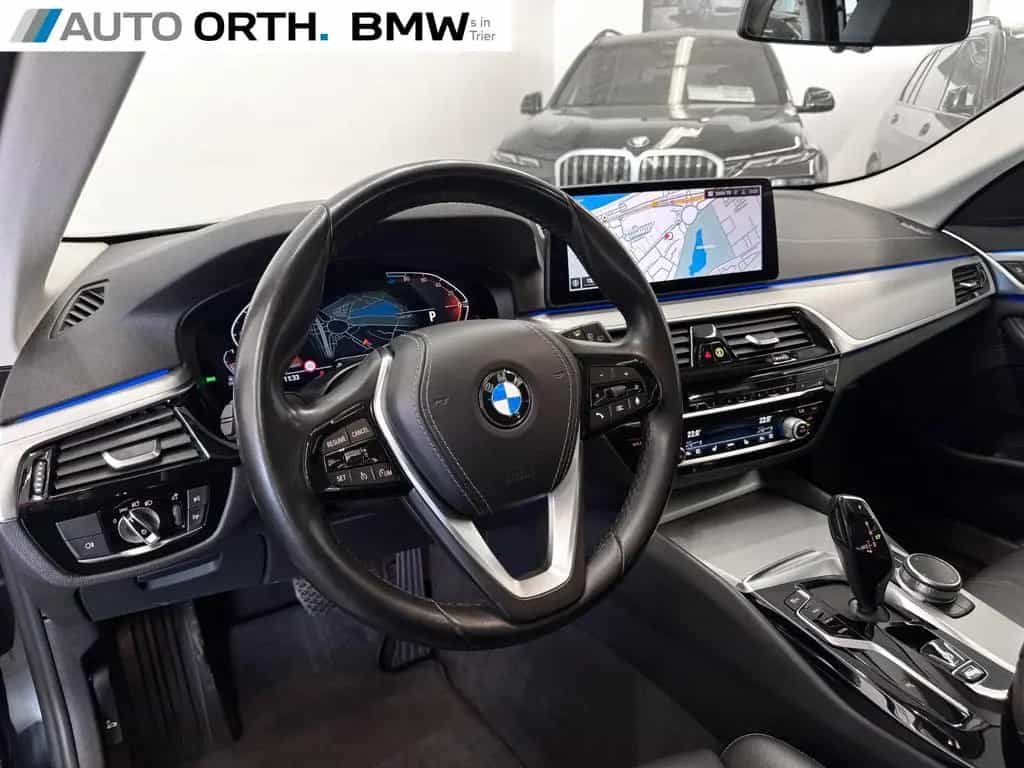 BMW 520 d Touring AUT. LEDER PANO HUD KOMF.SITZE AHK 04/2021-photo-19