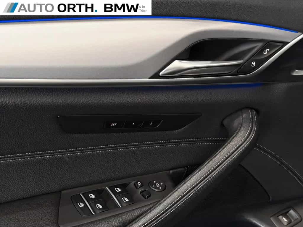 BMW 520 d Touring AUT. LEDER PANO HUD KOMF.SITZE AHK 04/2021-photo-25
