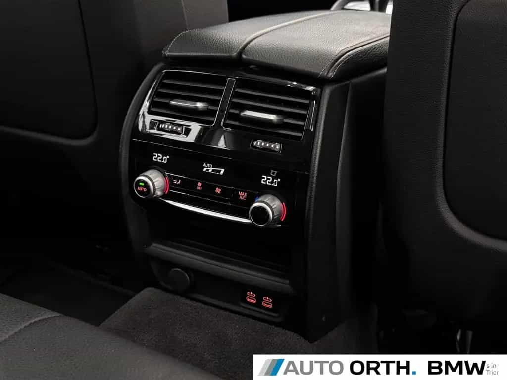BMW 520 d Touring AUT. LEDER PANO HUD KOMF.SITZE AHK 04/2021-photo-27