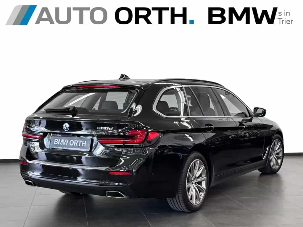 BMW 520 d Touring AUT. LEDER PANO HUD KOMF.SITZE AHK 04/2021-photo-5