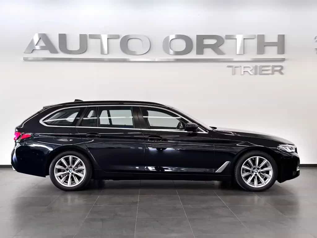 BMW 520 d Touring AUT. LEDER PANO HUD KOMF.SITZE AHK 04/2021-photo-6