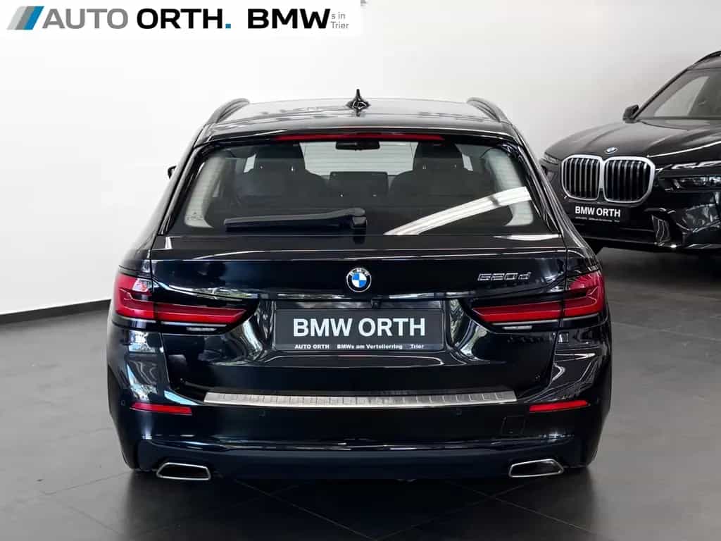 BMW 520 d Touring AUT. LEDER PANO HUD KOMF.SITZE AHK 04/2021-photo-7