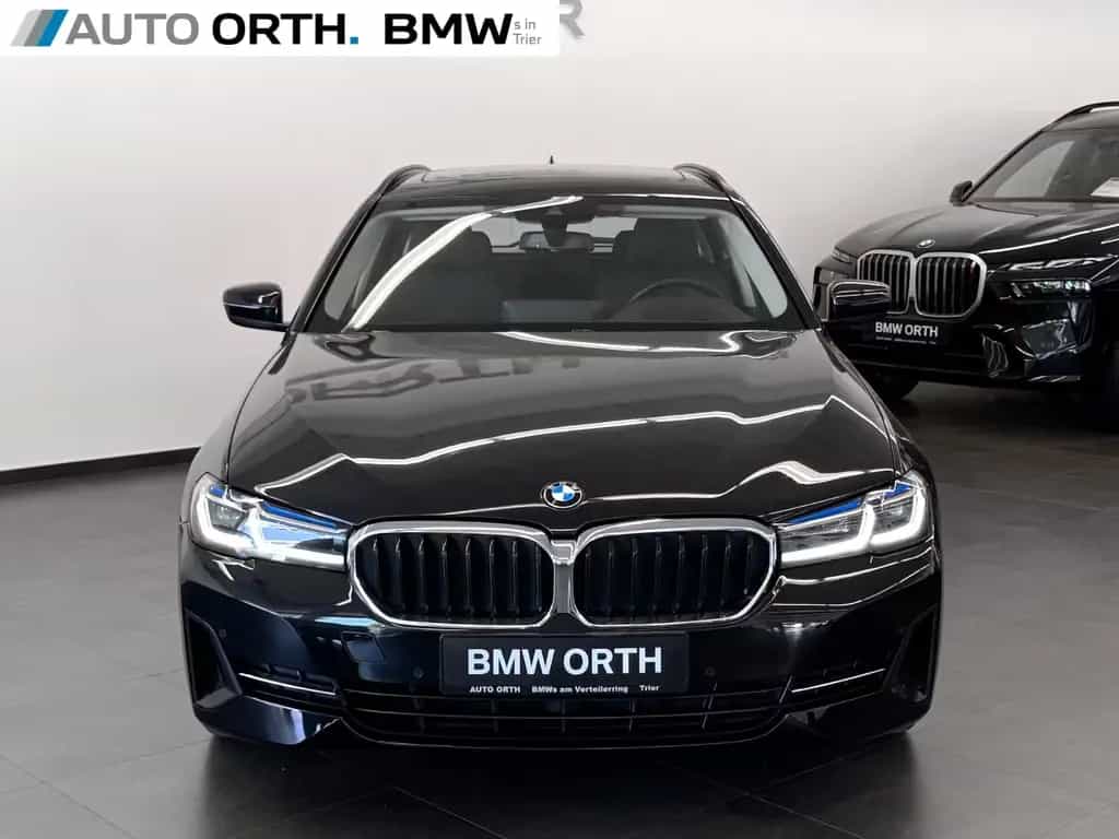 BMW 520 d Touring AUT. LEDER PANO HUD KOMF.SITZE AHK 04/2021-photo-8
