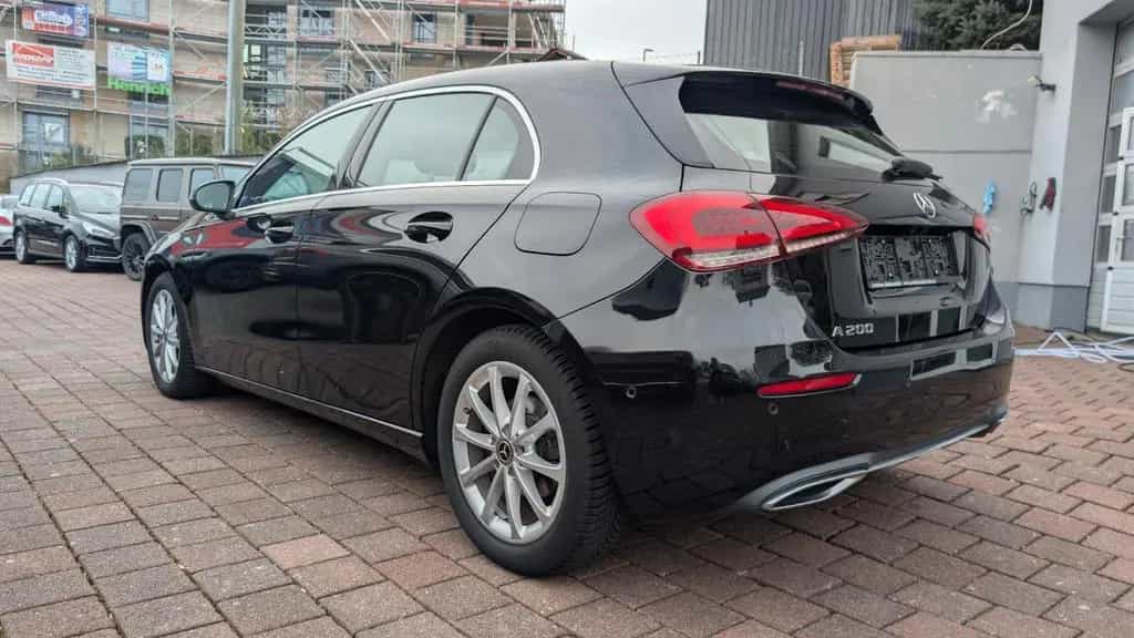 Mercedes-Benz A-Class 200 Teilleder,Navi,wenigKM,RFK,PDC 07/2018-photo-2
