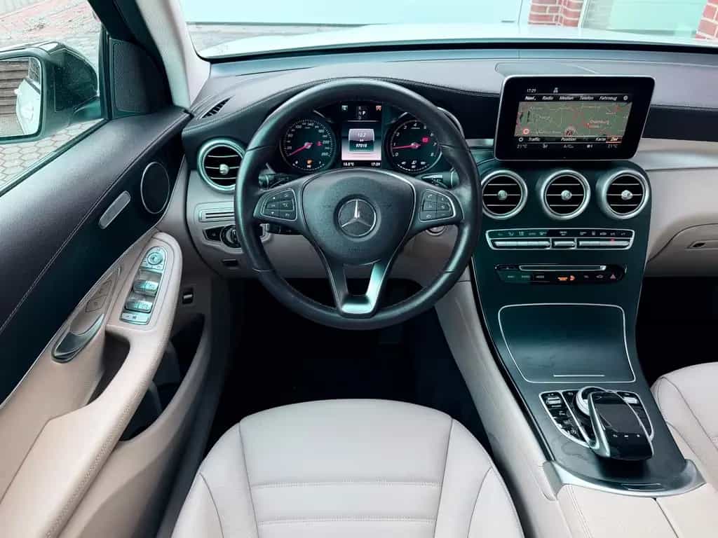 Mercedes-Benz GLC 250 4Matic AMG*Pano*Scheckheft*1.HD 08/2018-photo-11