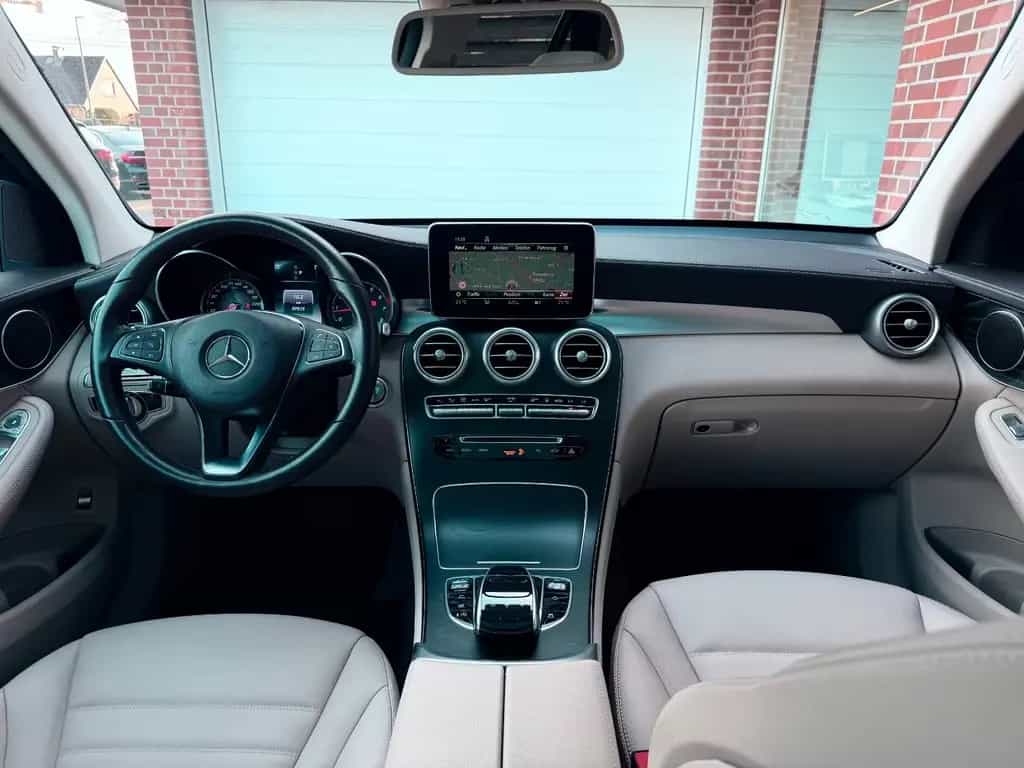Mercedes-Benz GLC 250 4Matic AMG*Pano*Scheckheft*1.HD 08/2018-photo-13