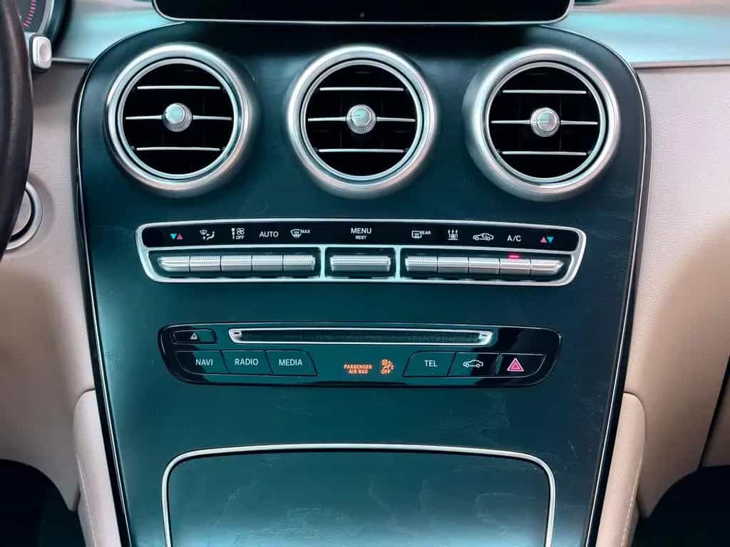 Mercedes-Benz GLC 250 4Matic AMG*Pano*Scheckheft*1.HD 08/2018-photo-16