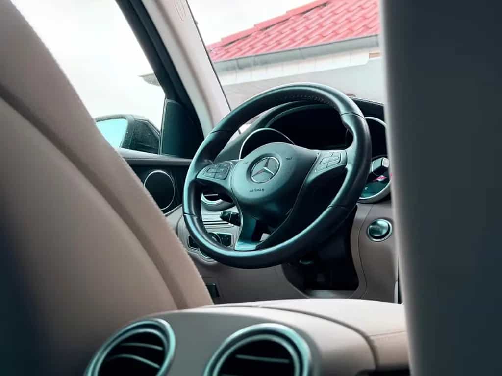 Mercedes-Benz GLC 250 4Matic AMG*Pano*Scheckheft*1.HD 08/2018-photo-26
