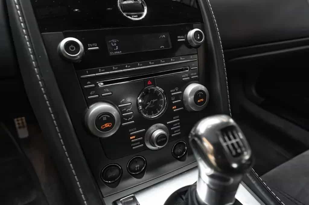 Aston Martin V12 Vantage *Manual / Aston Martin Service* 09/2009-photo-14