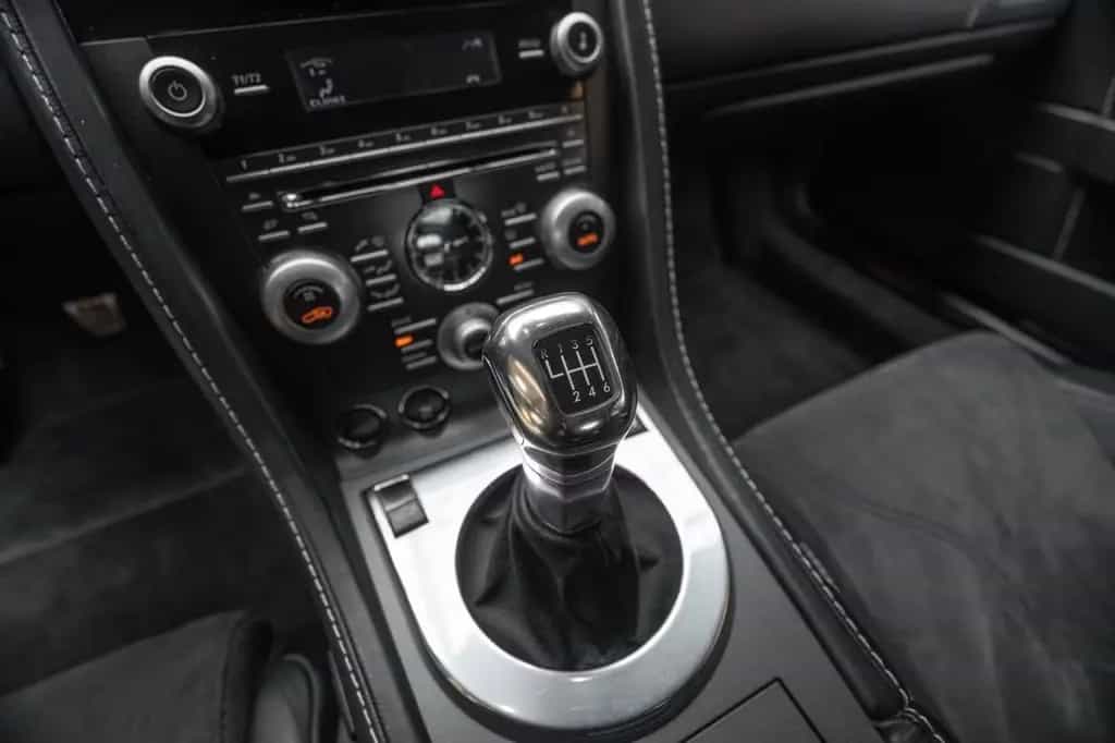 Aston Martin V12 Vantage *Manual / Aston Martin Service* 09/2009-photo-17