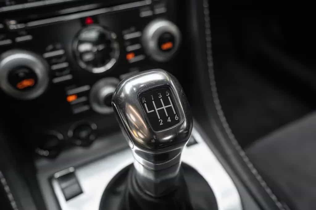 Aston Martin V12 Vantage *Manual / Aston Martin Service* 09/2009-photo-18
