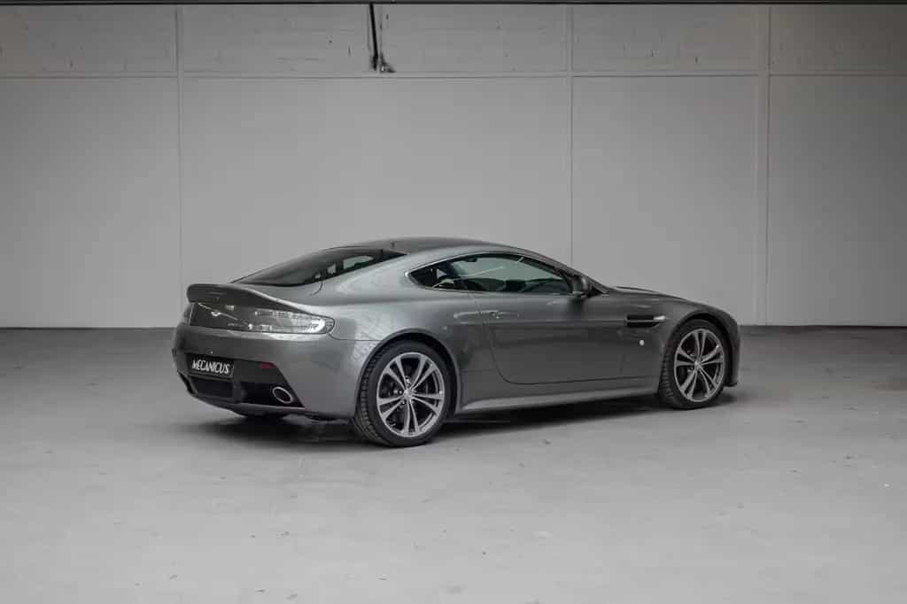 Aston Martin V12 Vantage *Manual / Aston Martin Service* 09/2009-photo-2