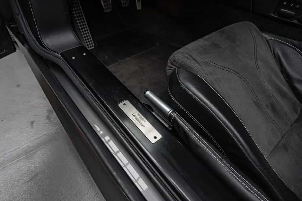 Aston Martin V12 Vantage *Manual / Aston Martin Service* 09/2009-photo-24