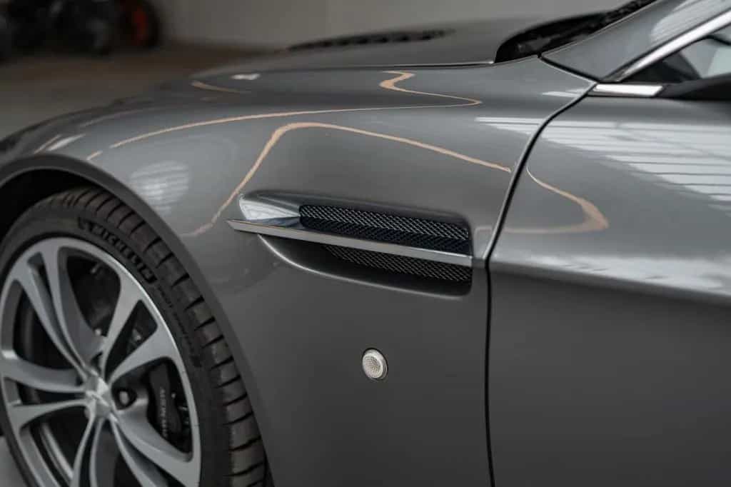 Aston Martin V12 Vantage *Manual / Aston Martin Service* 09/2009-photo-26