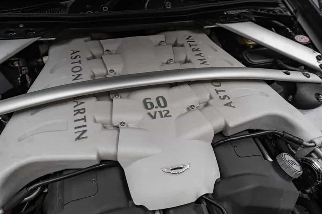 Aston Martin V12 Vantage *Manual / Aston Martin Service* 09/2009-photo-28