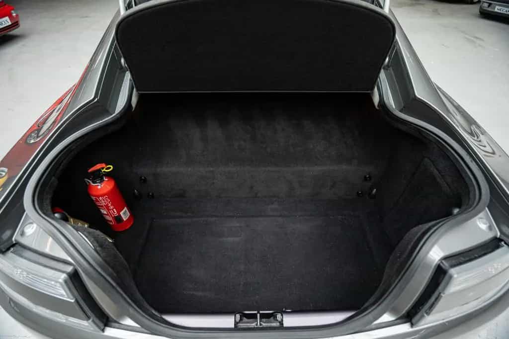 Aston Martin V12 Vantage *Manual / Aston Martin Service* 09/2009-photo-30