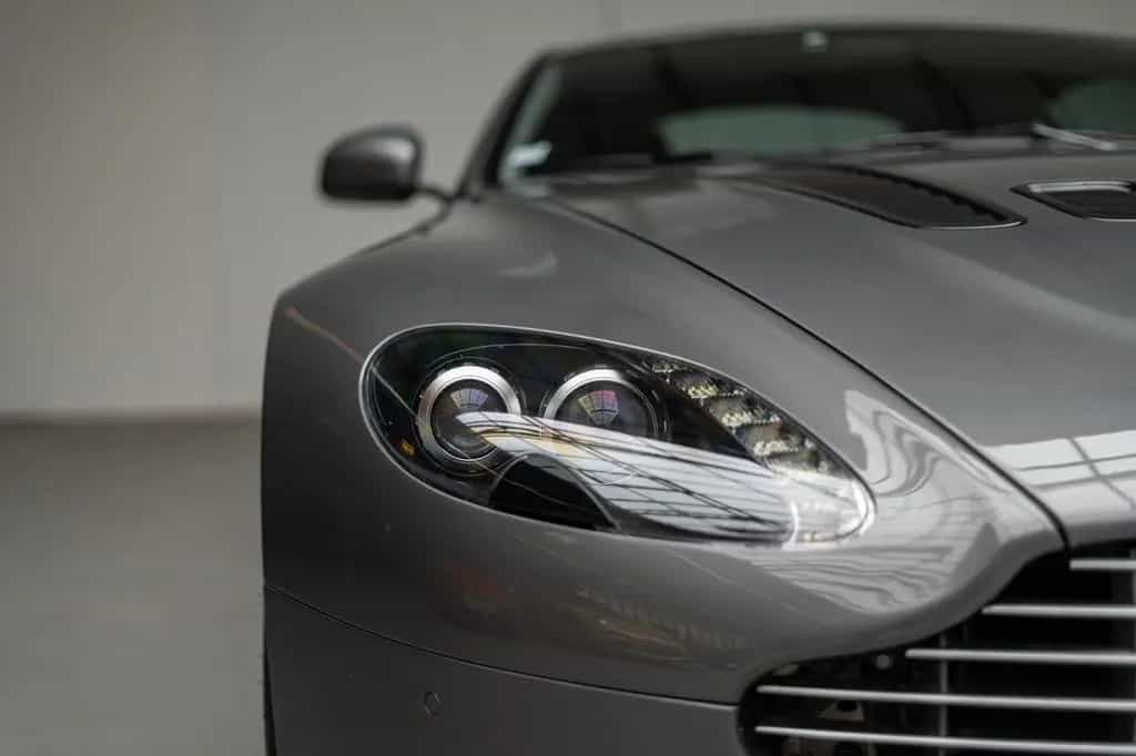 Aston Martin V12 Vantage *Manual / Aston Martin Service* 09/2009-photo-34