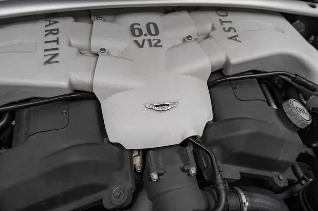 Aston Martin V12 Vantage *Manual / Aston Martin Service* 09/2009-photo-37