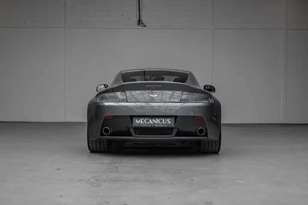 Aston Martin V12 Vantage *Manual / Aston Martin Service* 09/2009-photo-4