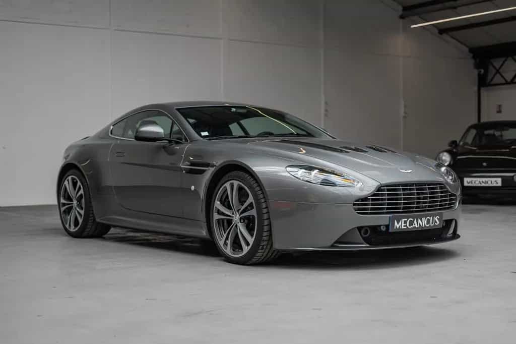 Aston Martin V12 Vantage *Manual / Aston Martin Service* 09/2009-photo-40